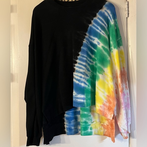 Tops - Multi colored High-low sweatshirt